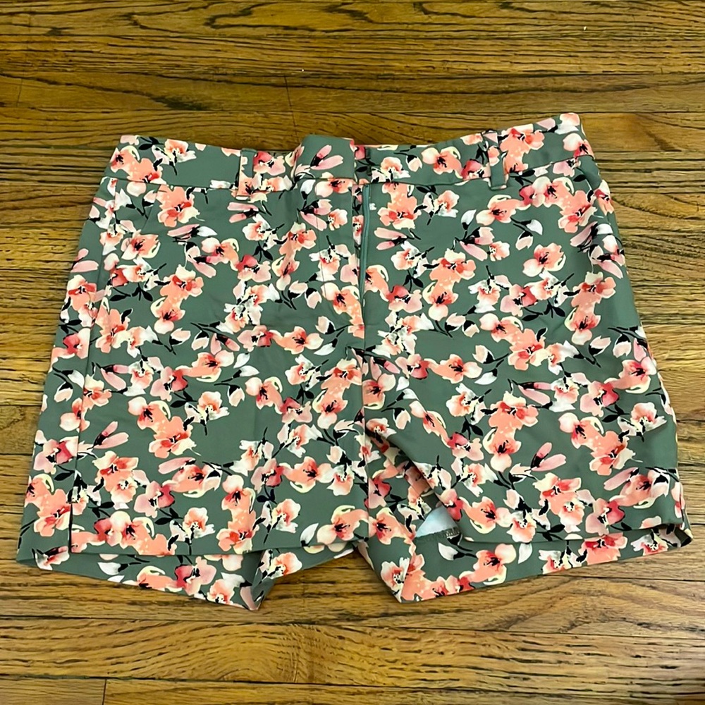 White House Black Market 5” Shorts